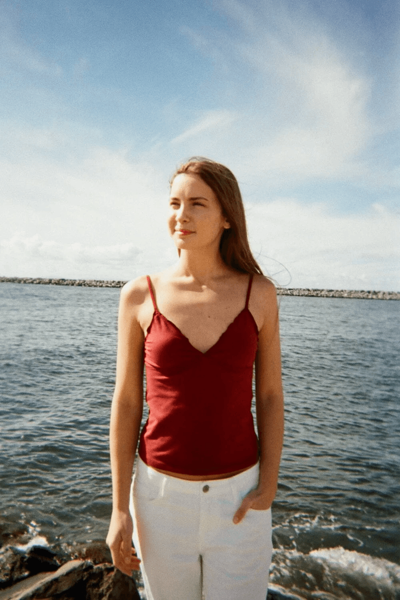 Brandy Melville Amara Ruffle Tank Burgundská