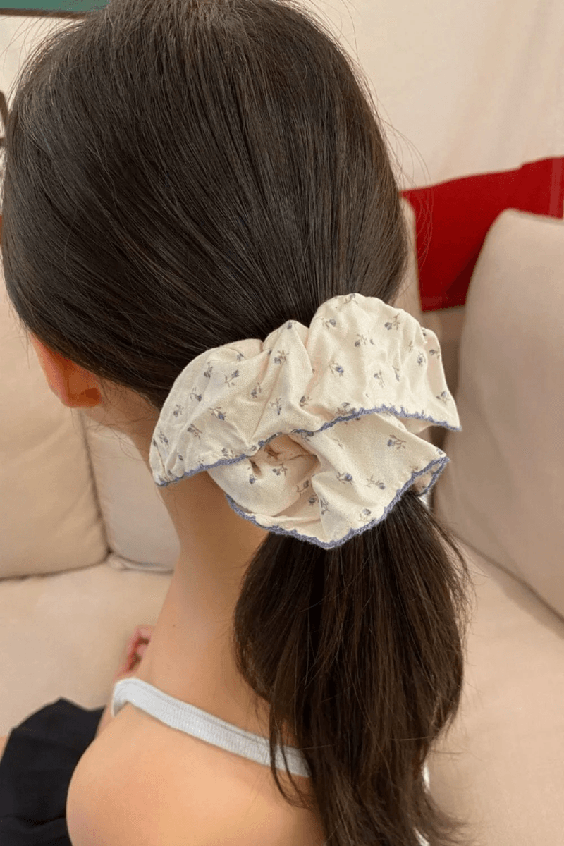 Brandy Melville Floral Frill Scrunchie Ivory With Light Blue Floral
