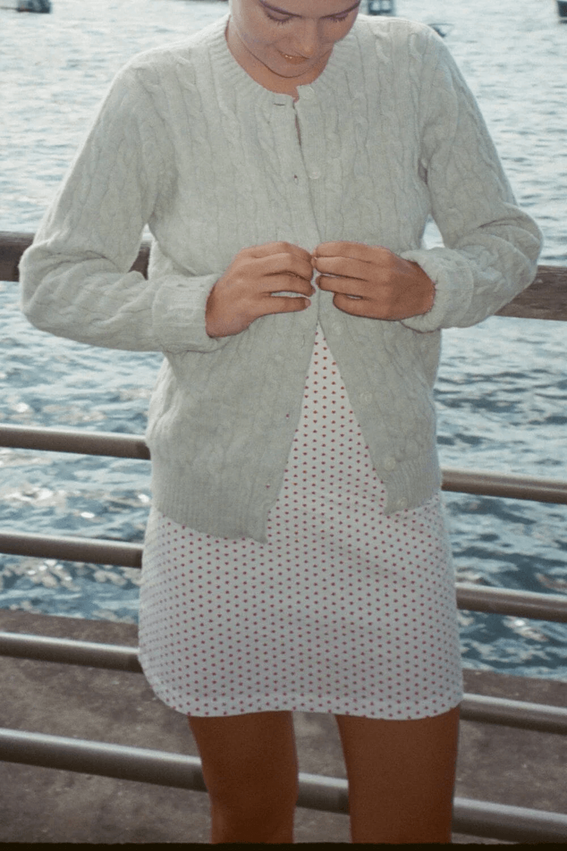 Brandy Melville Olsen Wol Rajutan Kabel Cardigan Abu-abu Muda