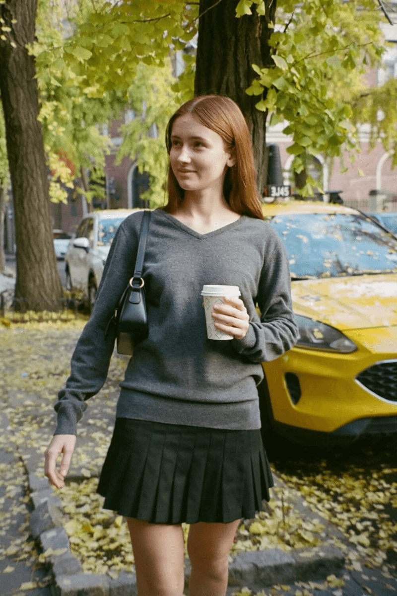 Brandy Melville Martha Sweater Tebal Abu-abu Gelap