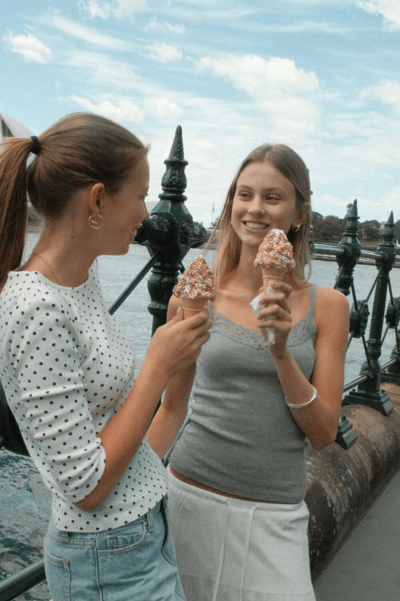 Brandy Melville Aden Základný Top Popolavá šedá