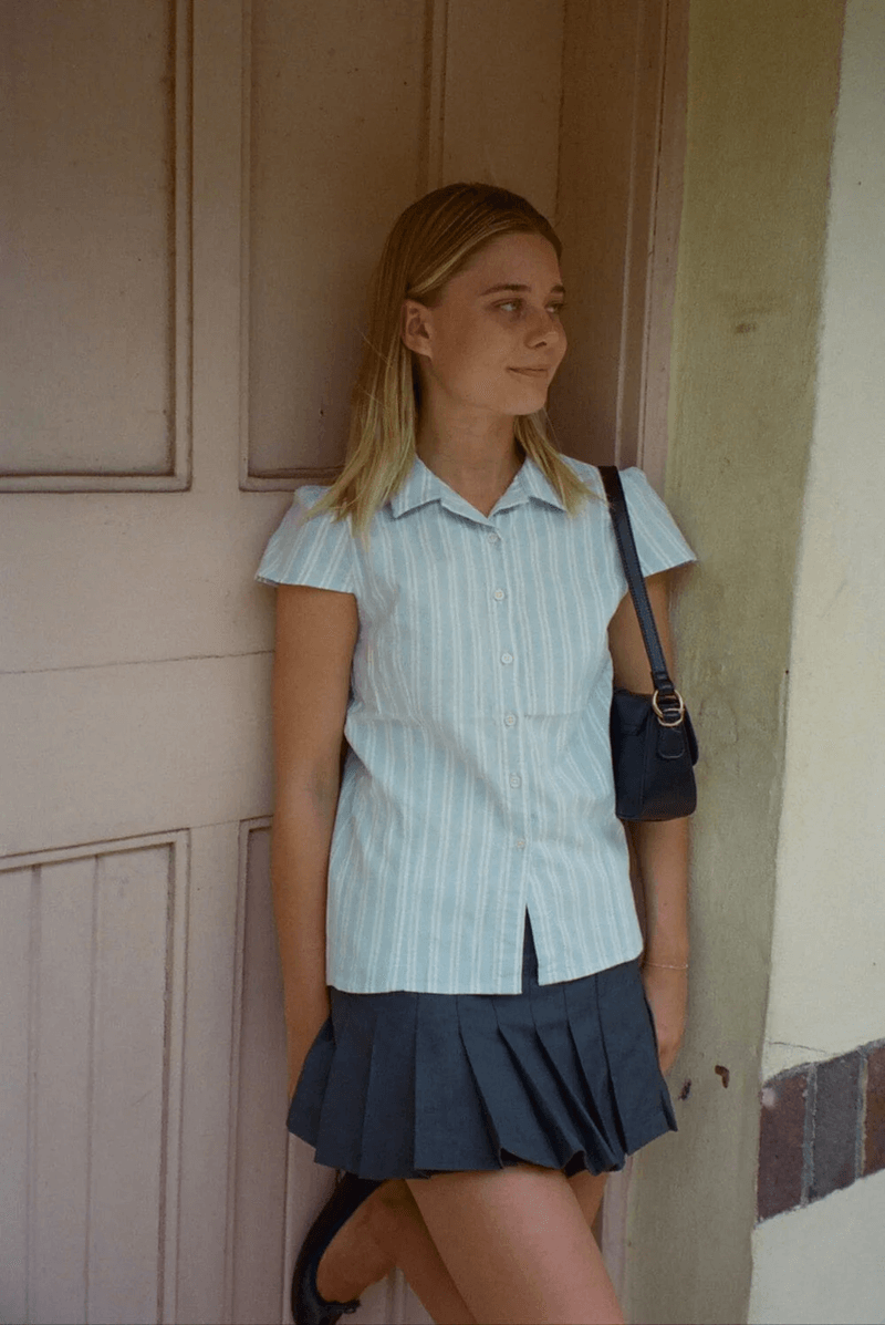 Brandy Melville Rue Stripe Top Vertikal Biru Muda Garis Putih