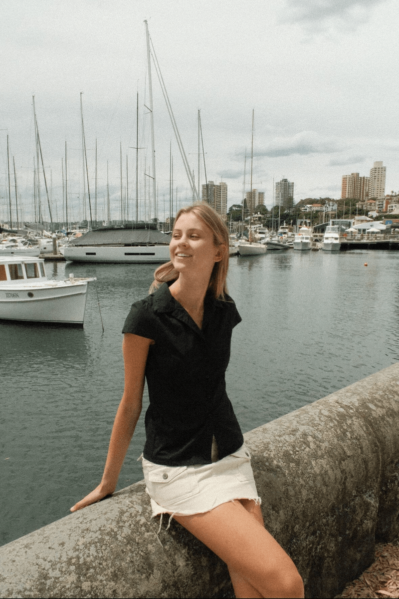 Brandy Melville Rue Top Hitam