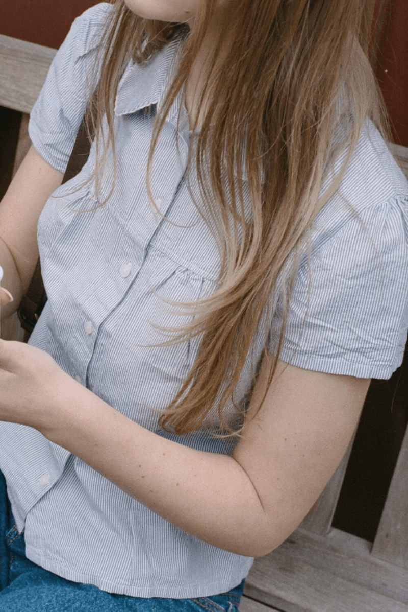 Brandy Melville Teagan Stripes Top Garis Vertikal Biru Muda