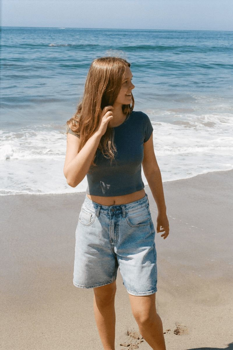 Brandy Melville Ashlyn Crop Top Abu-abu Gelap