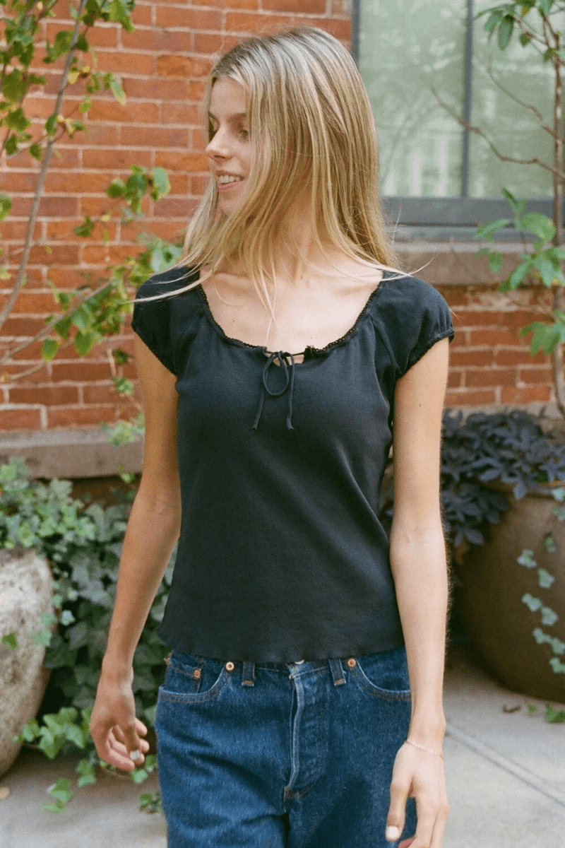 Brandy Melville Noa Eyelet Top černá