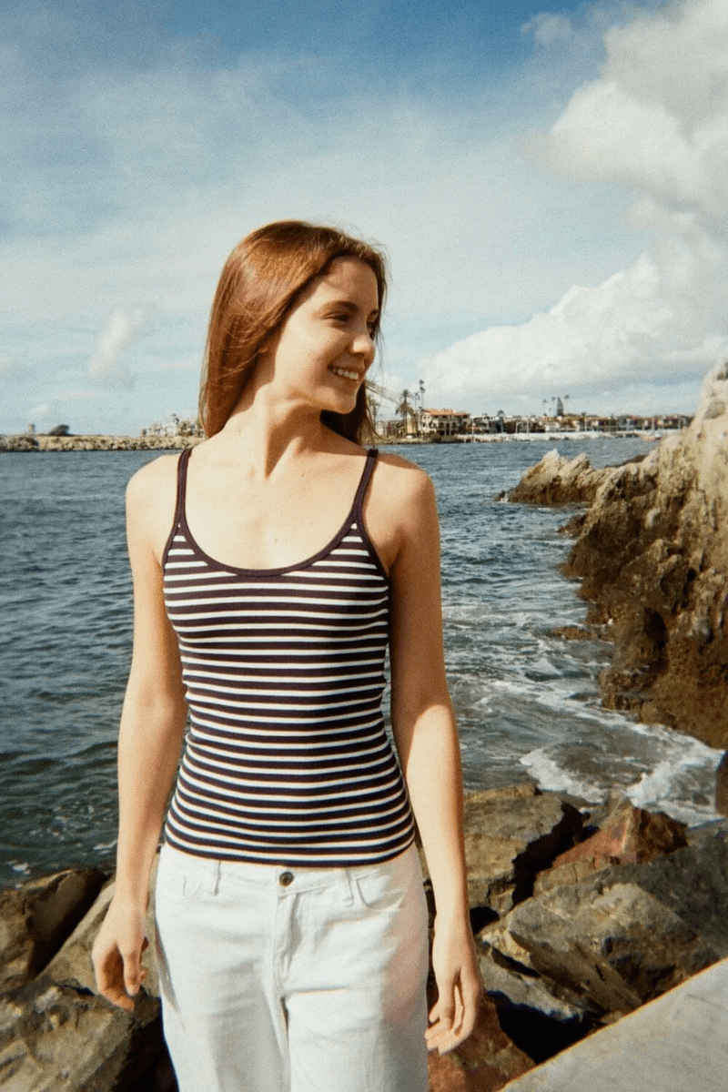 Brandy Melville Matilde Tank Top Bergaris Biru Navy Dengan Garis Putih