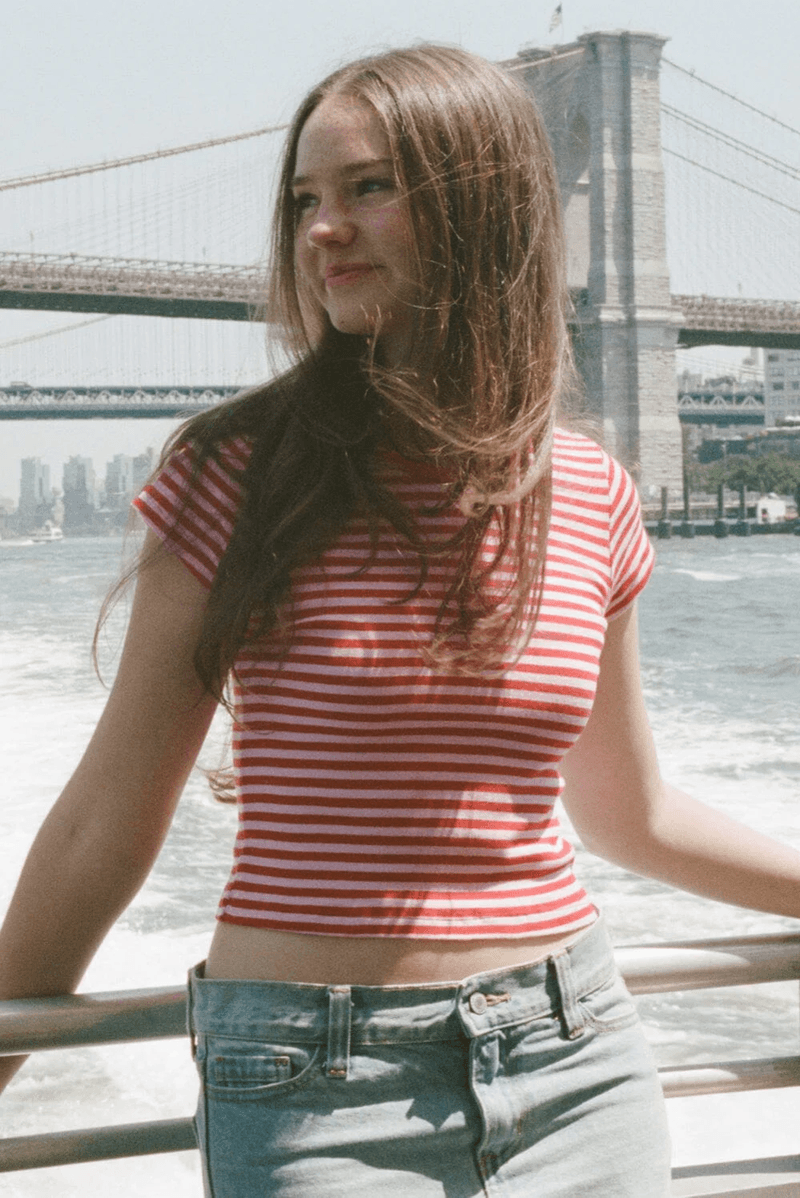 Brandy Melville Atasan Garis Ashlyn Merah Dengan Garis Merah Muda