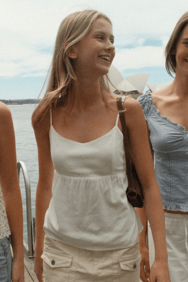 Brandy Melville Colleen Top Wit